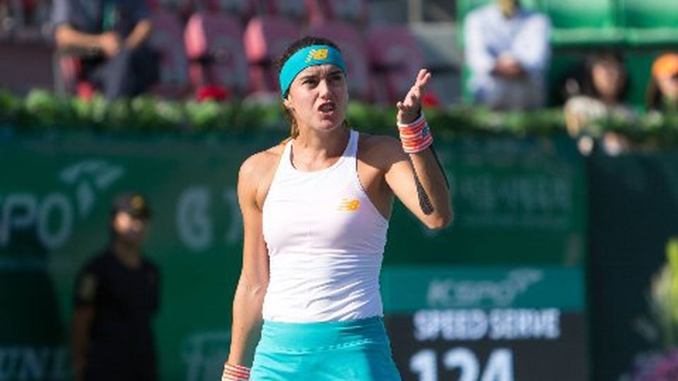 Sorana Cîrstea a răbufnit pe teren, dar și pe rețelele de socializare, după evoluția care a pus punct parcursului ei de la Seul: a pierdut în fața unei jucătoare aflată cu peste de 100 de locuri mai jos în clasamentul WTA. "Foarte dezamăgită!"