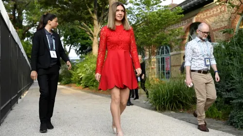 Simona Halep, apariție ireală! Cum s-a îmbrăcat în noua reclamă Avon: „Lady in red” | FOTO