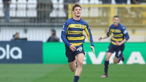 Dennis Man, vândut de Parma dacă echipa lui Cristi Chivu va retrograda. Italienii ştiu deja ce va urma