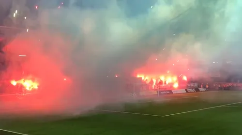 VIDEO | Incidente grave în Cupa Suediei, la derby-ul orașului Goteborg. Fanii au aruncat zeci de artificii în teren, iar portarul oaspeților a fost rănit. Decizia arbitrului