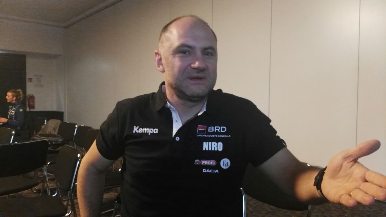 România - Spania, azi, ora 21:30 | Horațiu Pașca: "Uneori, nici nu-mi dau seama ce am făcut să merit să fiu aici". Ce a spus antrenorul secund al naționalei despre partida cu Spania. Dezvăluire: Laura Chiper a fost "indisponibilă" pentru prima reprezentativă!