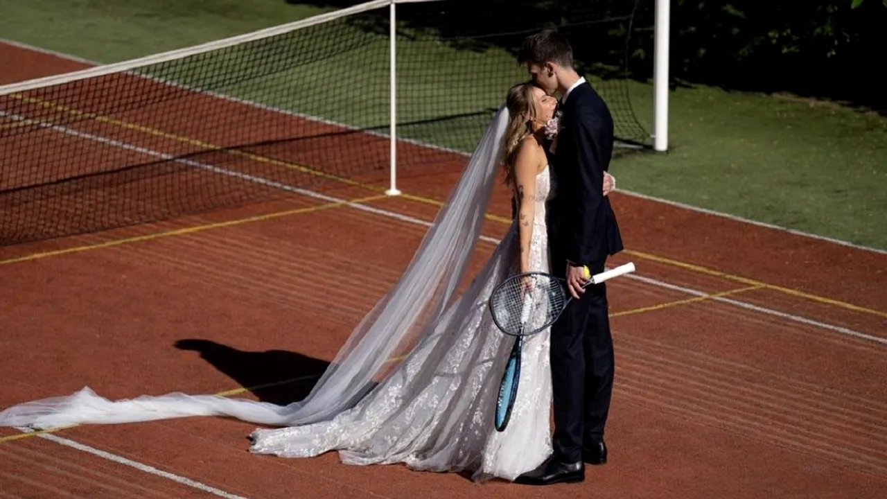 Nuntă pe terenul de tenis! O rivală a Simonei Halep s-a căsătorit la 23 de ani, într-un cadru spectaculos | GALERIE FOTO