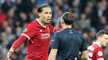 Horror! Intervenție criminală a lui Virgil van Dijk. Mertens a scăpat ca prin minune de o accidentare gravă. Decizia arbitrului. FOTO 