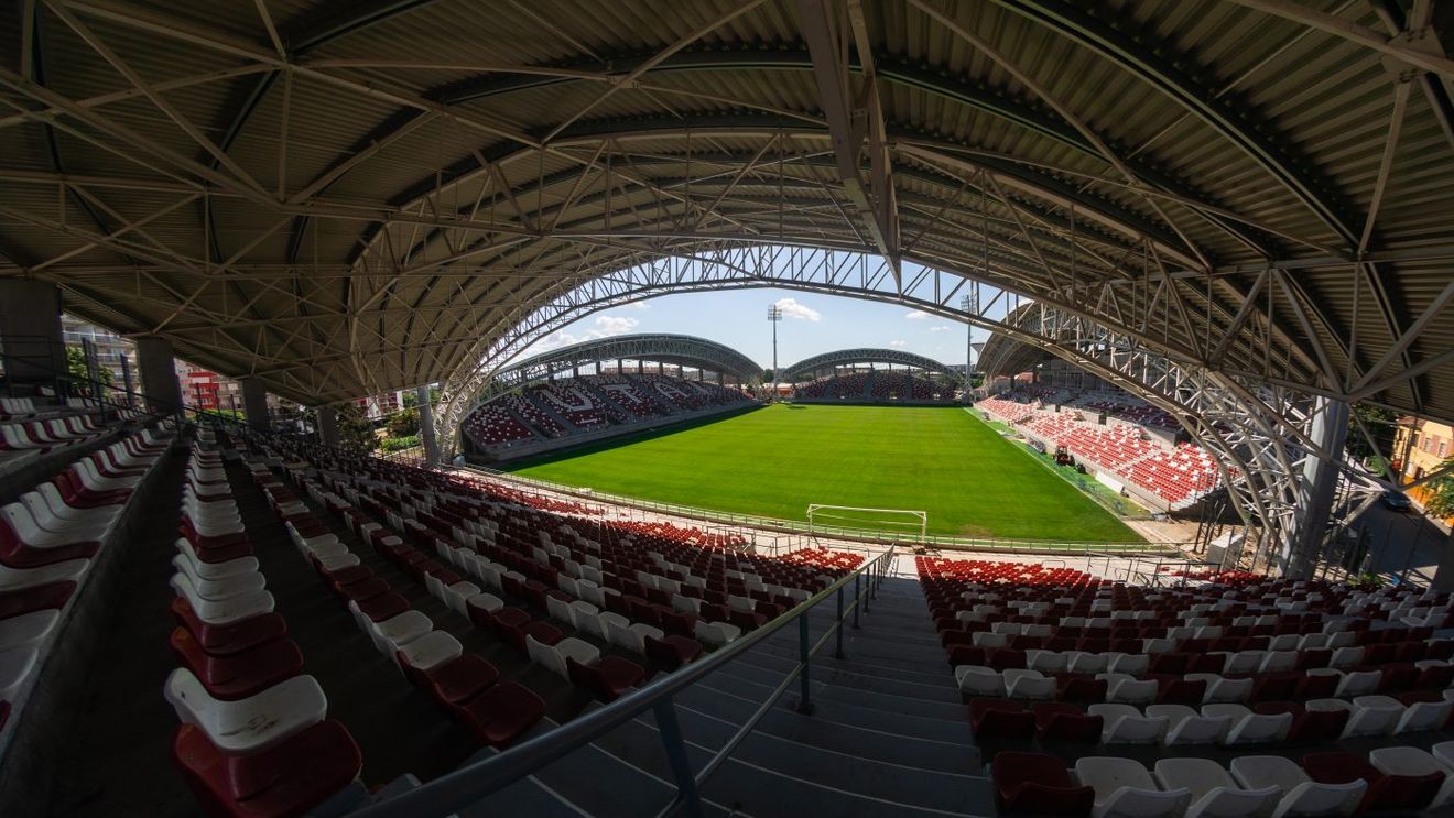 VIDEO | Show pirotehnic impresionant făcut de fanii arădeni în tribune, cu o seară înainte de inaugurarea stadionului. UTA - FC Voluntari se va disputa astăzi