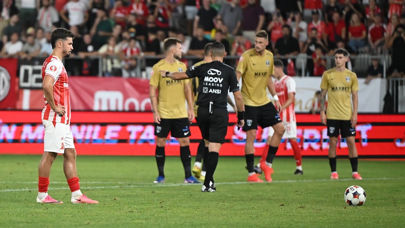 Scandal imens după decizia controversată din Dinamo - FC Voluntari! Președintele a coborât din tribună și l-a certat pe arbitru