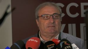 Moment grosolan în timpul interviului pe care îl acorda directorul tehnic televiziunilor din România! Ce i-a strigat un fan trivial: „Lui Mihai Stoichiță îi dăm...”