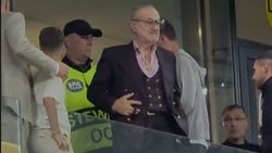 Cum s-a bucurat Gigi Becali în lojă după victoria lui Reghecampf în FCSB – Oțelul 1-0