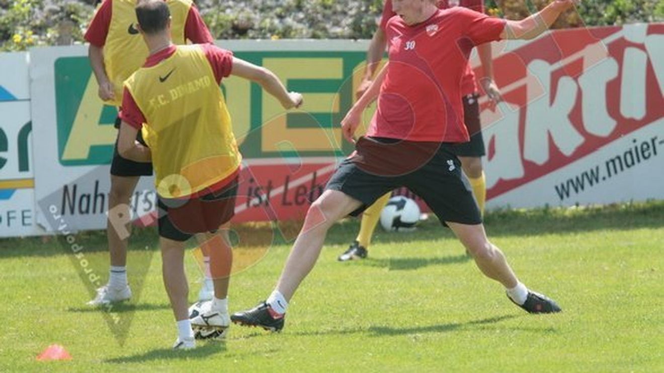 Ando renunță la Kadlec! "E lemn"