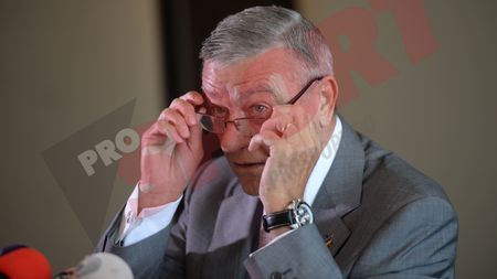 VIDEO | Mircea Sandu și-a dat demisia din funcția de președinte de onoare al FRF: "Toți erau slugarnici cu mine, iar acum au schimbat stăpânul. Știți cum e, poponețele se schimbă, limbile nu". Reacția unui membru din Comitetul Executiv