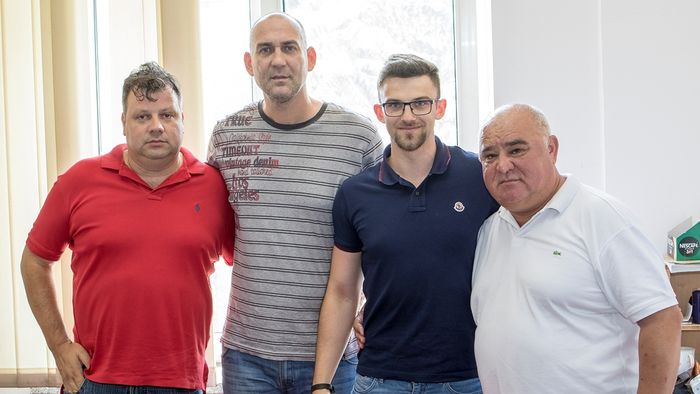 Campioana la handbal a transferat un jucător român care s-a format la juniorii puternicului club german THW Kiel. "Mi s-a împlinit un vis, de mic sunt dinamovist!"
