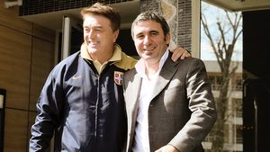 Antic:** "Mizați pe Hagi!"