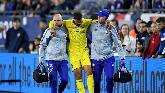 Un titular de la Chelsea s-a accidentat într-un meci caritabil și poate rata finala Europa League. VIDEO | A plecat în cârje de la stadion, după jocul contestat de Sarri
