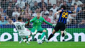 Real Madrid – Inter Milano 2-1, în prima etapă din Liga Campionilor. Cristi Chivu este învins de mentorul lui, Jose Mourinho