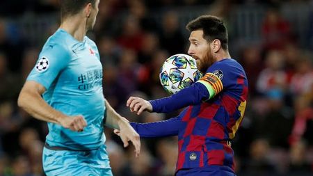 Fotbaliștii Barcelonei, acuzați că au făcut un gest urât la finalul partidei cu Slavia Praga! Nu au suportat că s-au încurcat pe teren propriu: "Messi și ceilalți au făcut asta"