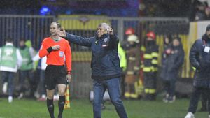 Prima mișcare importantă pe care Mircea Lucescu o va face în Antalya n-are vreo legătură cu forțele Superligii. Cine mai vine alături de selecționerul României. EXCLUSIV