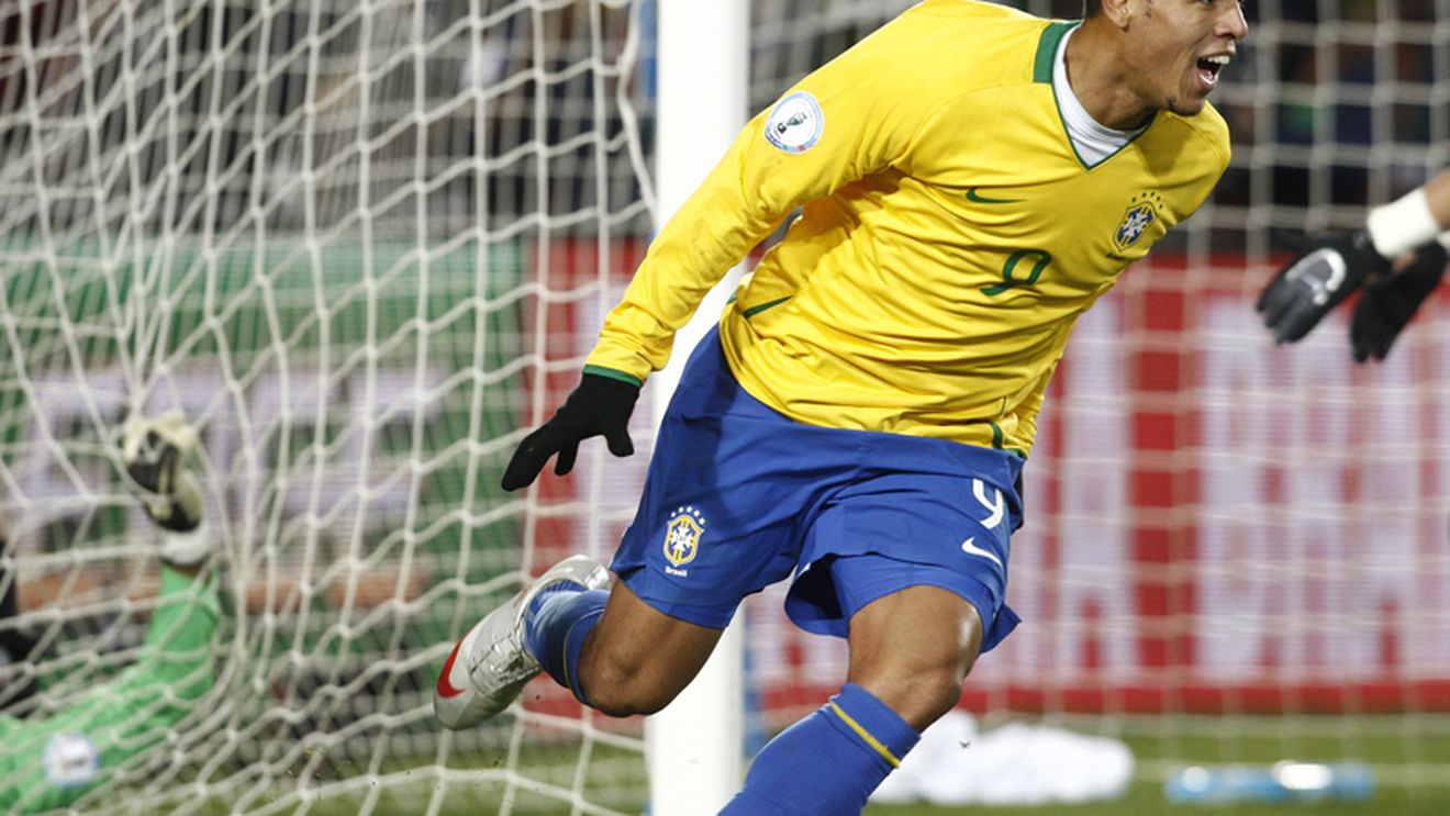 Manchester oferă 16 milioane de lire pe Luis Fabiano