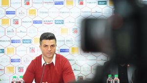 "Trebuie să batem pentru Dinamo, pentru a ne câștiga salariile și pentru a readuce spiritul la echipă". Discursul lui Bratu înaintea debutului în Liga 1 ca antrenor și ce l-a făcut să spună "intru eu să joc"