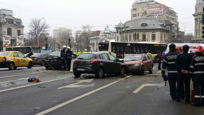 Accident grav în centrul Bucureștiului, la Piața Romană! Două persoane au murit și șase au fost rănite. FOTO | Primele imagini