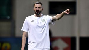 Adrian Ropotan îi desființează pe suporterii din DDB. „Erau foarte vocali. Ce se întâmplă?” Atac la adresa conducătorilor din „Groapă” | VIDEO EXCLUSIV ProSport LIVE