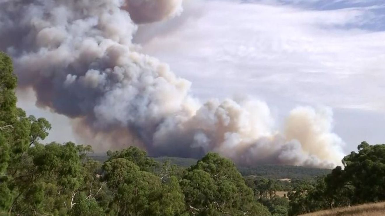 Alertă pentru Halep la Adelaide! Un incendiu necontrolat a izbucnit în apropierea hotelului în care este carantinată Simona! Darren Cahill, îngrijorat | FOTO și VIDEO