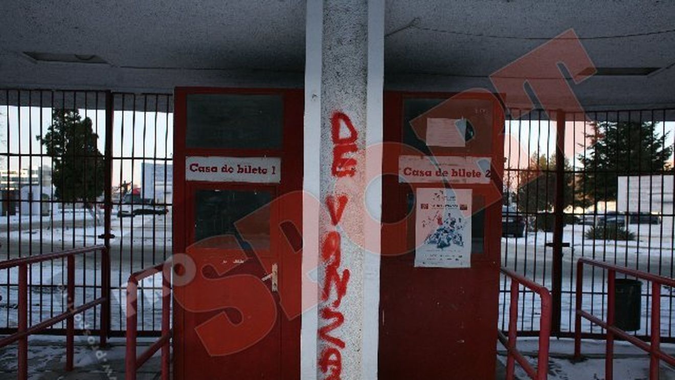 FOTO S-au săturat!** Fanii dinamoviști s-au dezlănțuit împotriva conducerii lui Dinamo! VEZI mesajele DURE!