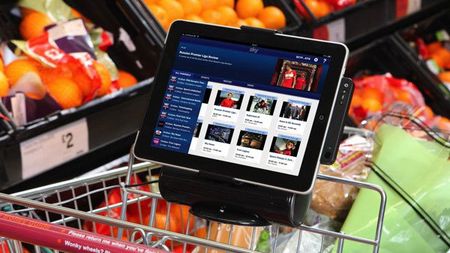 FOTO** Cea mai tare invenție pentru bărbați! Englezii au transformat chinul ședințelor de cumpărături într-o adevărată plăcere :)