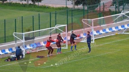 Becali pregătește o lovitură: patru milioane pot intra în conturile Stelei!** Dubla cu Ajax, ultimele meciuri pentru un stelist? "Nu trebuie să rateze ocazia asta"