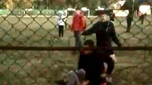 Scene de violență extremă după un meci de fotbal între copii! „Adu’ sabia, bă!” | VIDEO