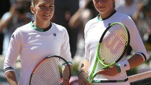 Halep, complimentată de jucătoarea care i-a spulberat un vis! VIDEO | Ostapenko le oferă o lecție de maturitate celor care o credeau un copil răsfățat