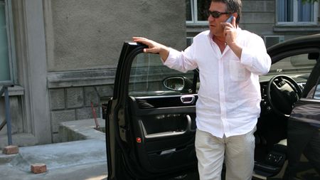 Victor Becali: **„I-am adus lui Gigi mâncare, haine și cărți de citit!"