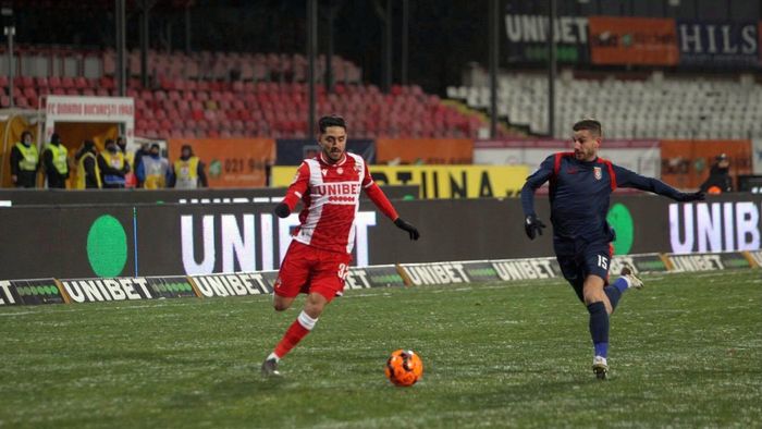 Suporterii lui Dinamo, mesaj superb afișat la meciul cu Chindia Târgoviște! Promisiunea pentru jucători | FOTO EXCLUSIV