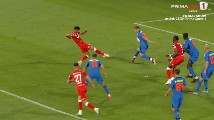 Penalty controversat dictat în UTA Arad - FCSB! Alexandru Pantea a fost sancționat după o fază la limită | VIDEO
