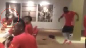 Încă un scandal la naționala Ghanei. VIDEO | Muntari, filmat fumând "iarbă"
