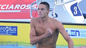 David Popovici și-a îndeplinit cel mai mare vis la doar 17 ani! Ce spunea după ce a devenit campion mondial și ce urmează pentru cel mai rapid înotător din istorie: „Ar fi super să reușesc asta!”