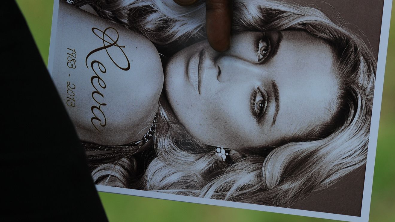 Rudele și prietenii i-au adus un ultim omagiu Reevei Steenkamp