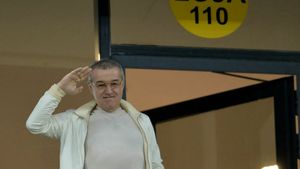 Gigi Becali a luat decizia! Cine e al 8-lea fotbalist la care FCSB renunță după ce a pierdut titlul: va fi lăsat să joace la alt club din Superliga!