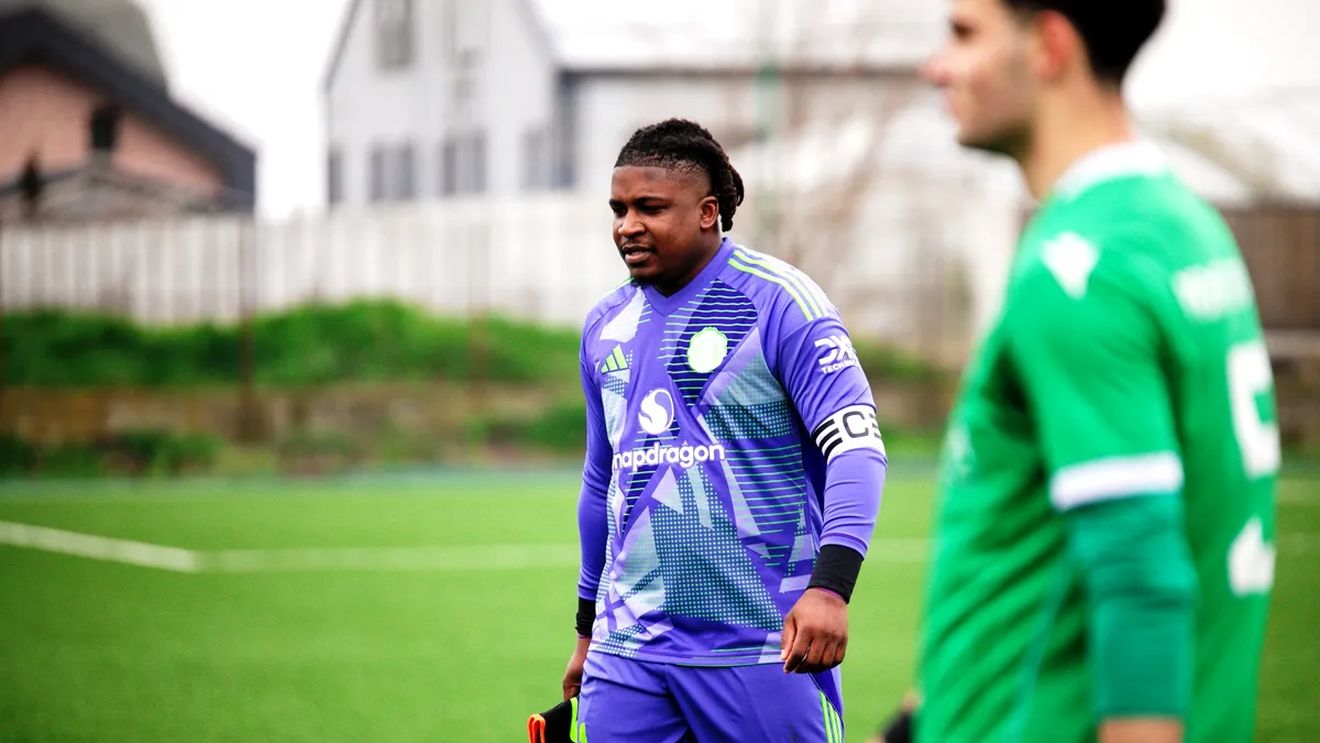 Portarul camerunez care a ajuns la Crevedia. A rămas în România pentru Alexandra, o tânără pe care a cunoscut-o la o casă de schimb valutar: „Am salariu de 1.800 de lei lunar”