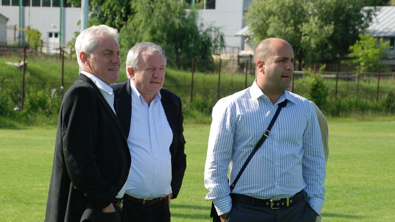 Porumboiu: "Nu am semnat cu Hugo Broos"