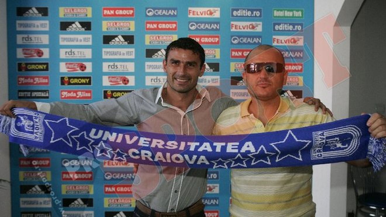 "N-a fost greu să-l conving pe Trică**, nici n-a citit contractul"