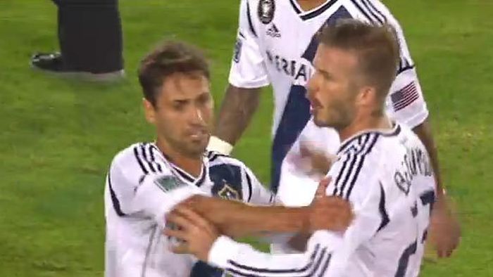 VIDEO Beckham și-a ieșit din minți!** A vrut să lovească o mascotă și a început să urle și să-și împingă adversarii! Ce a pățit starul englez