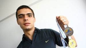 Rareș Dumitrescu a "cucerit" Budapesta** cu sabia!