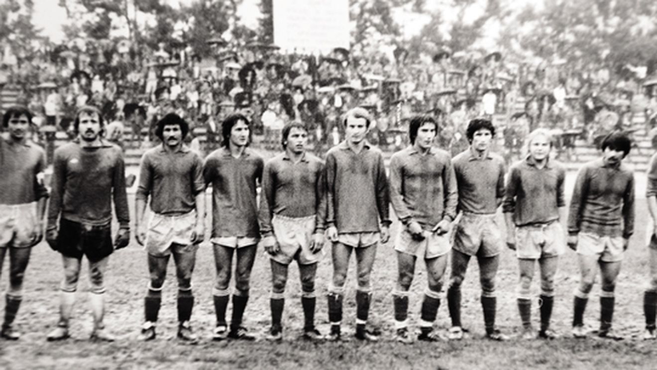 Amintiri din altă lume!** 3 povești SAVUROASE din perioada în care fotbalul se juca de plăcere! Se prăpădeau de râs la ședințele tactice