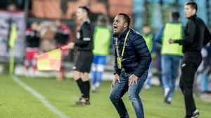 Florentin Petre, amuzat de revenirea spaniolilor în țară: „Mă face să râd! Au venit când au văzut că sunt rezultate și merge echipa, nu?”. Ce spune despre obiectivul lui Dinamo: „Să nu uite asta!” | INTERVIU EXCLUSIV