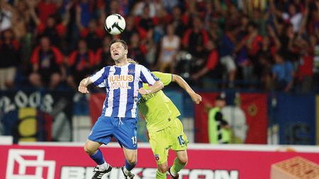 "De la egal la egal"