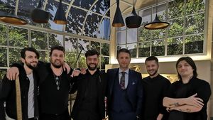 Surpriză la Dinamo. Noul crainic al „câinilor” va fi un artist cunoscut din România. A impresionat pe scenele de la Vocea României și Românii au Talent și a fost membru de brigadă în galerie. Cântărețul care îl înlocuiește pe Nicu Grameni. EXCLUSIV