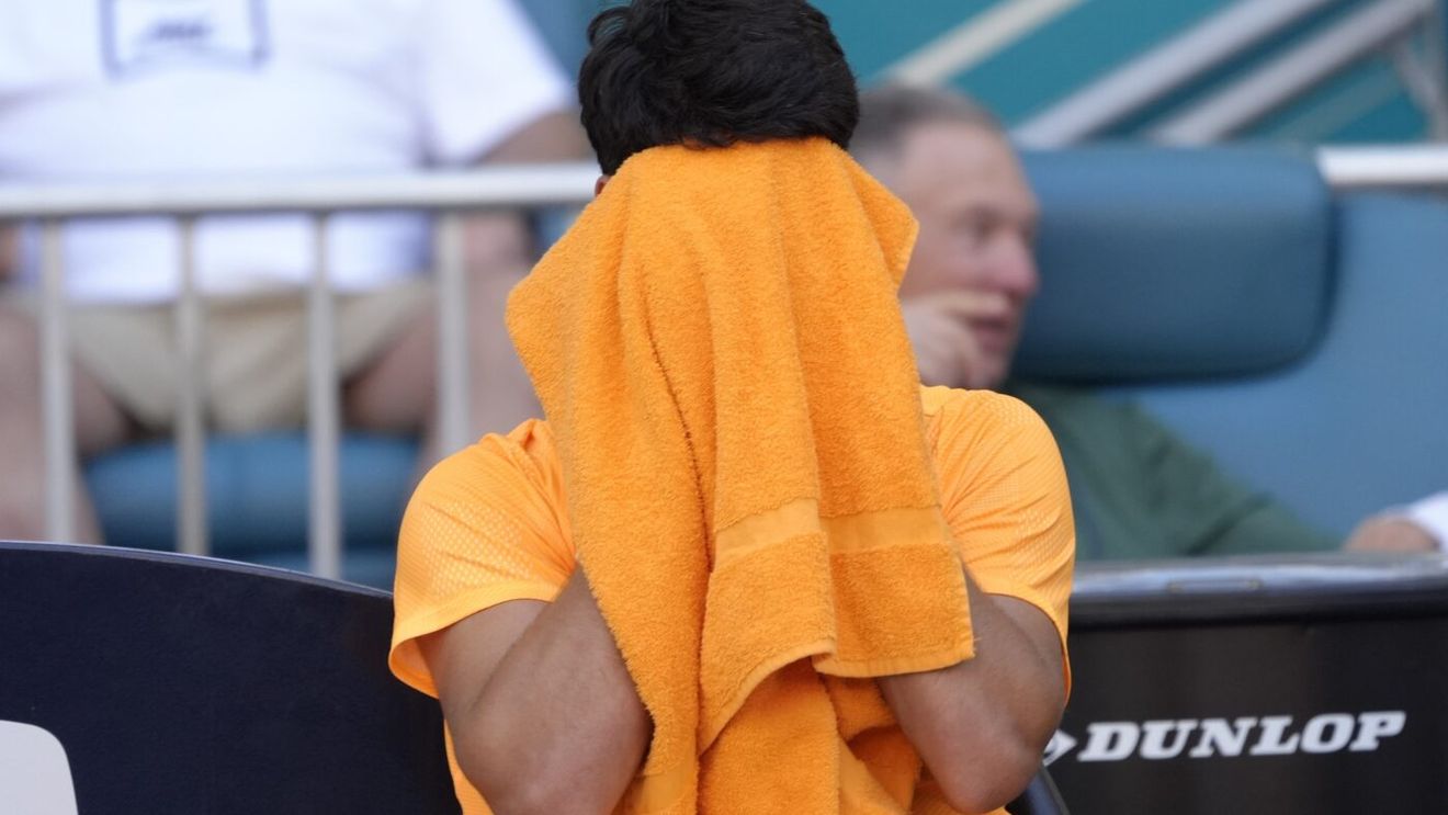 Carlos Alcaraz a izbucnit direct pe teren și a țipat la echipa lui: „Plec acasă acum”. Apoi, a pierdut meciul cu Korda