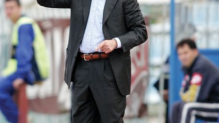 Hagi la un pas de Ligă