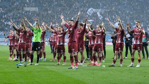 Rapid a negociat cu un club din Premier League transferul atacantului. EXCLUSIV