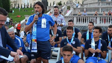 Nicolo Napoli și-a luat rămas bun de la jucători: "Le mulțumesc pentru acești doi ani în care am obținut rezultate foarte bune. Îi urez succes lui Neagoe!"