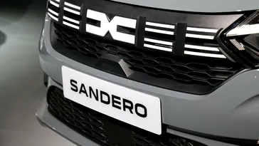 Cum arată noul interior de la Dacia Sandero 2026! Au apărut primele imagini „spion”: „Salt tehnologic evident!”